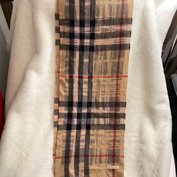 Authentic Burberry reversible 100% extra fine merino wool scarf - Picture 2 of 6